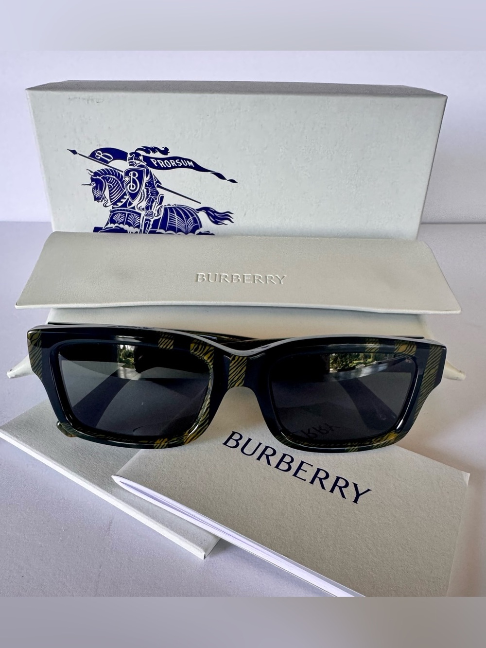 NWT Burberry BE4443F 4225/87 Check Green Rectangle Sunglasses Made in Italy - Picture 2 of 10